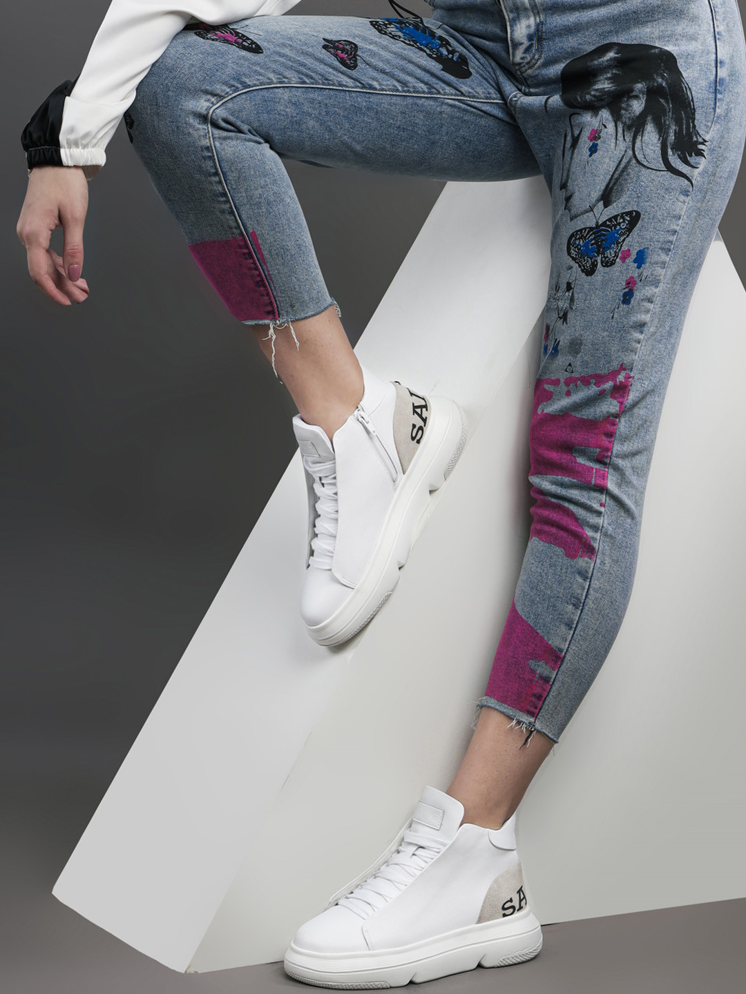 Saint G Women Solid White Mid Top Lightweight Leather Sneakers