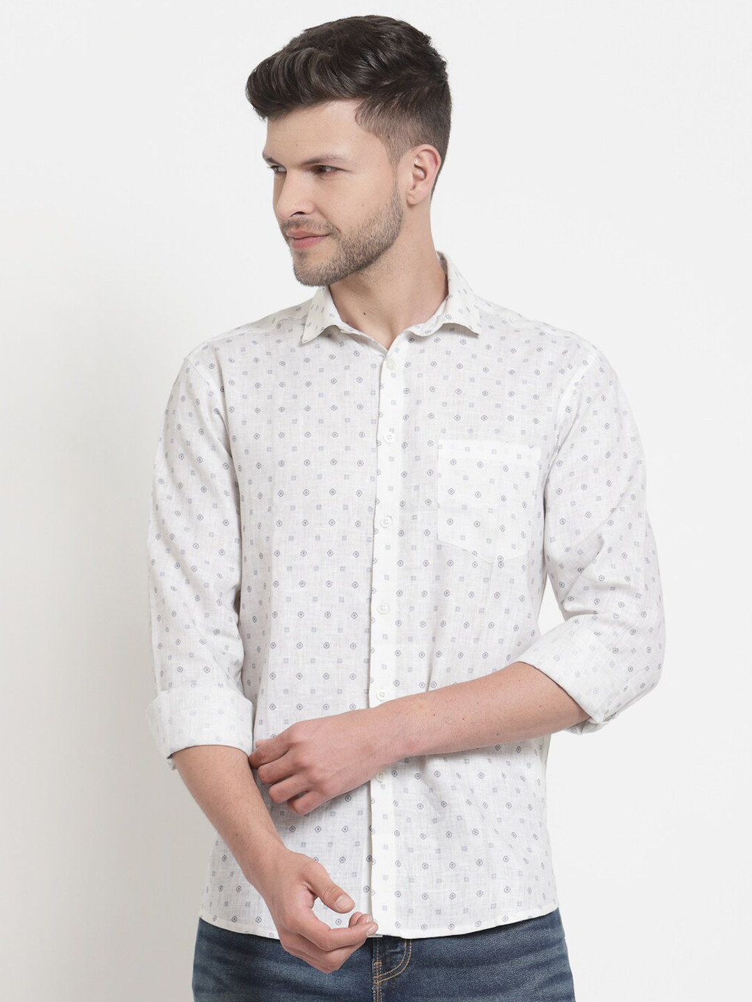 Emerals Men White & Navy Blue Geometric Print Standard Casual Shirt