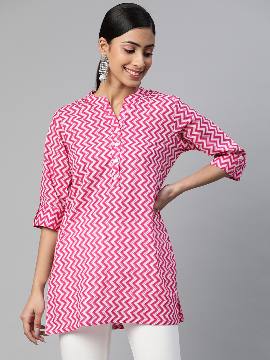 SVARCHI Pink & White Chevron Printed Kurti