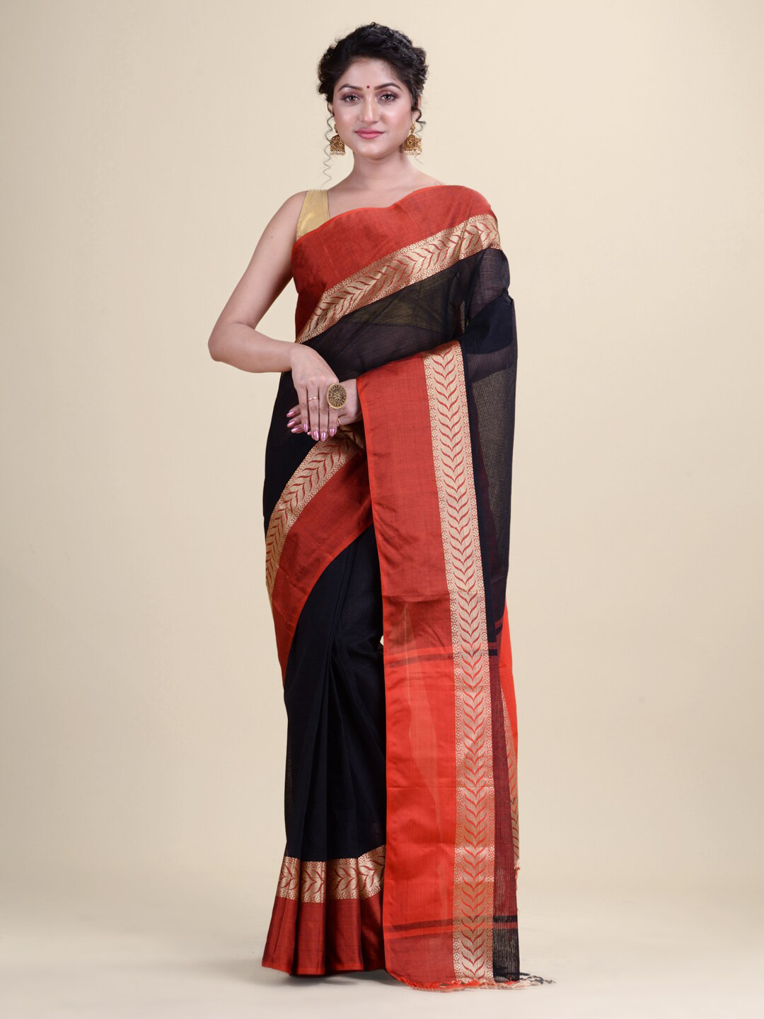 Laa Calcutta Black & Red Woven Design Pure Cotton Taant Saree