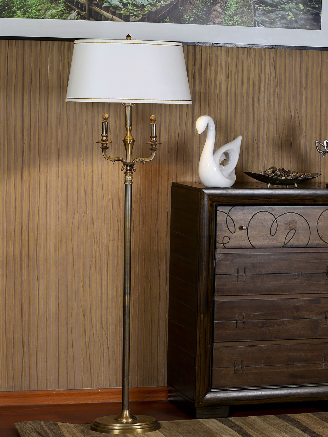 THE LIGHT STORE White & Gold-Toned Club Lamp with Lamp Shade