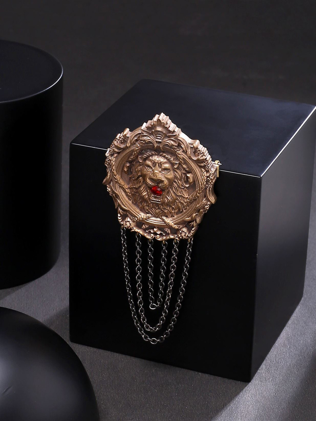 COSA NOSTRAA Men Metallic Lion-Shaped Brooch