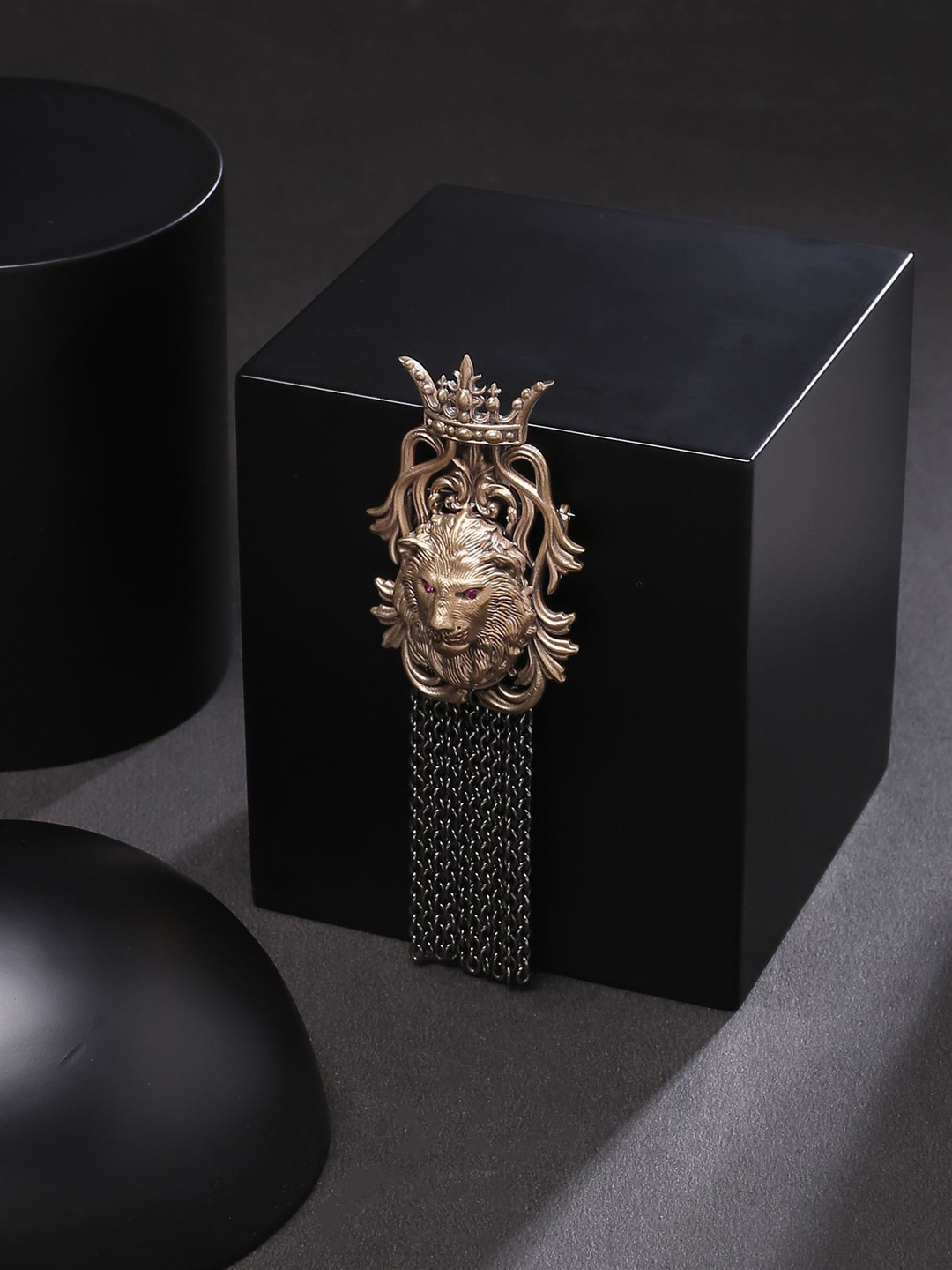 COSA NOSTRAA Men Gold-Toned Red Stone-Studded Majestic Lion Brooch