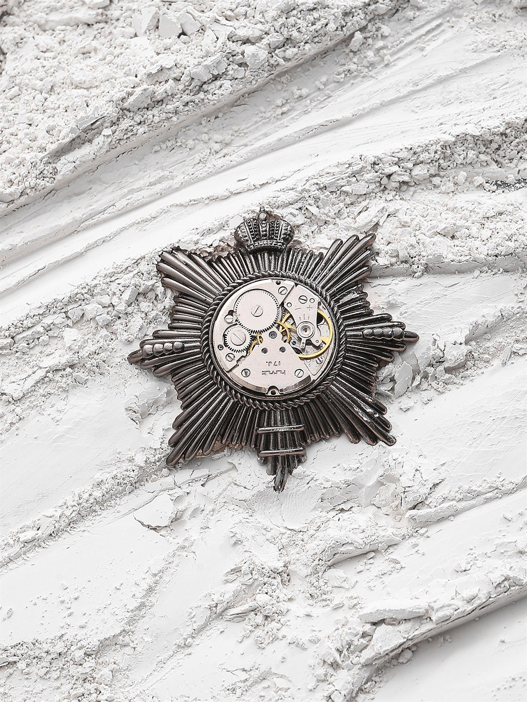 COSA NOSTRAA Men Metallic Crown Compass Brooch