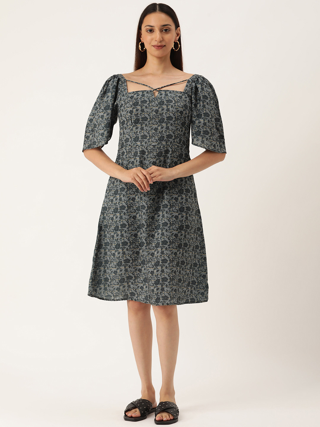 MELOSO Women Grey & Black Floral Printed Casual A-Line Dress