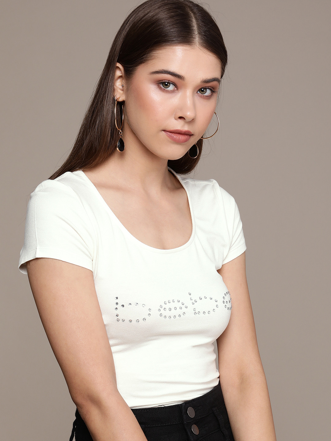 bebe Women Egret Essential Solid Beads & Stones Detailing Slim Fit Casual T-shirt