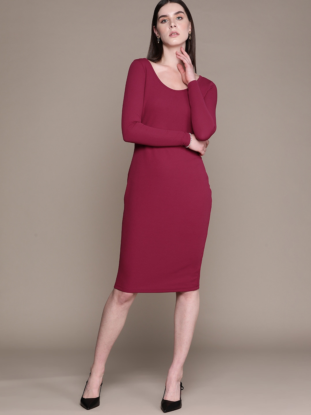 bebe Showy-Magenta Brighter Basics Cowl-Back Chain Detail Sheath Dress