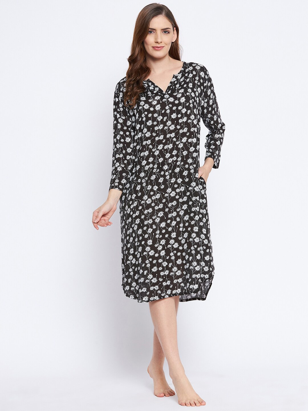 Hypernation Women Black Printed V-neck Nightdress