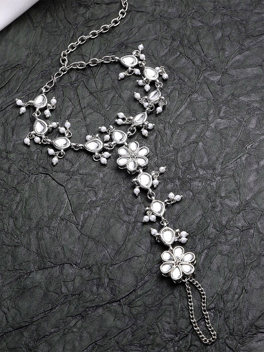 KARATCART Women Silver-Plated Karatcart Oxidised Kundan Hathphool