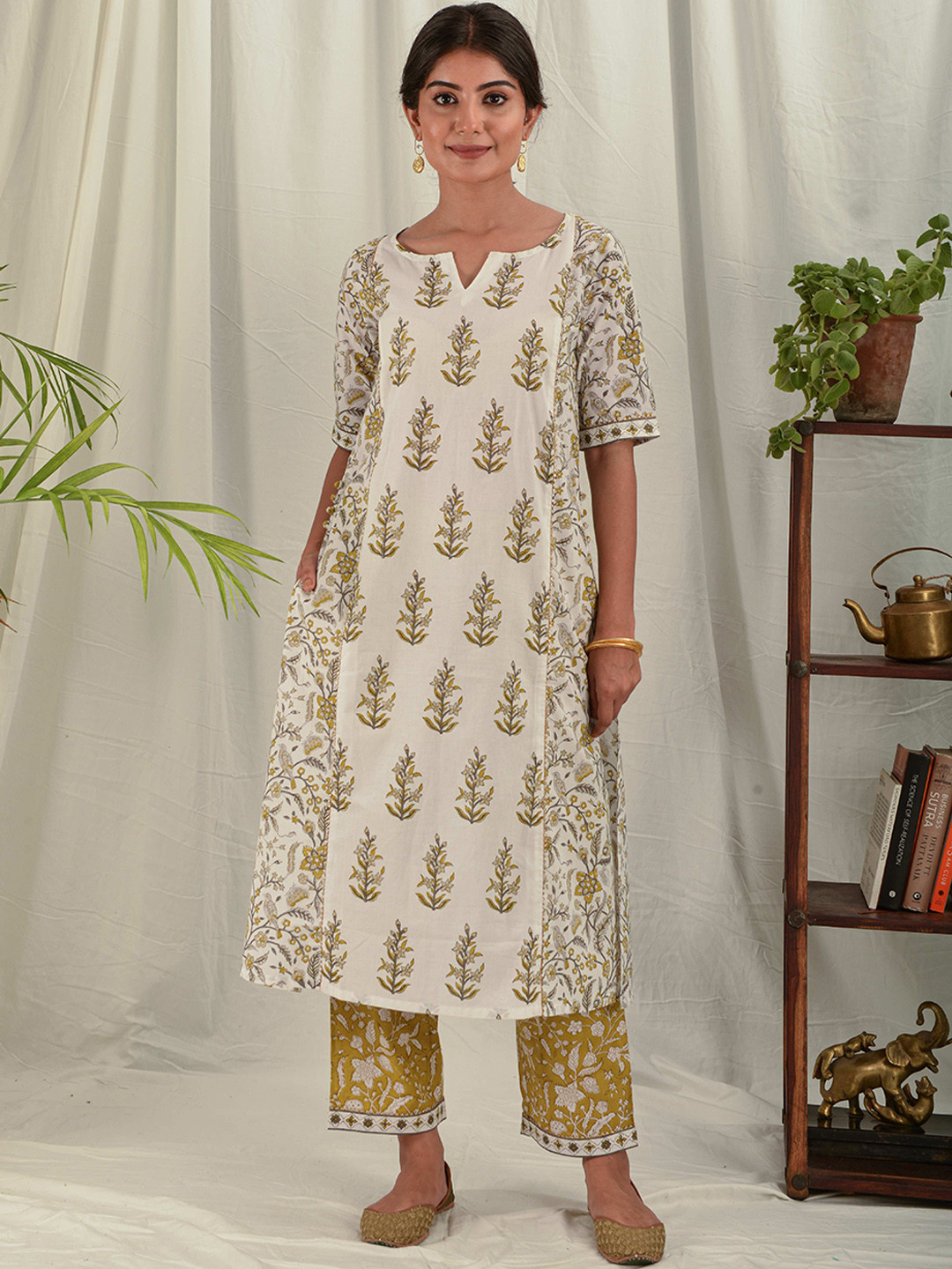House of Dhaaga Women White Ethnic Motifs Printed Keyhole Neck Block Print Kurta
