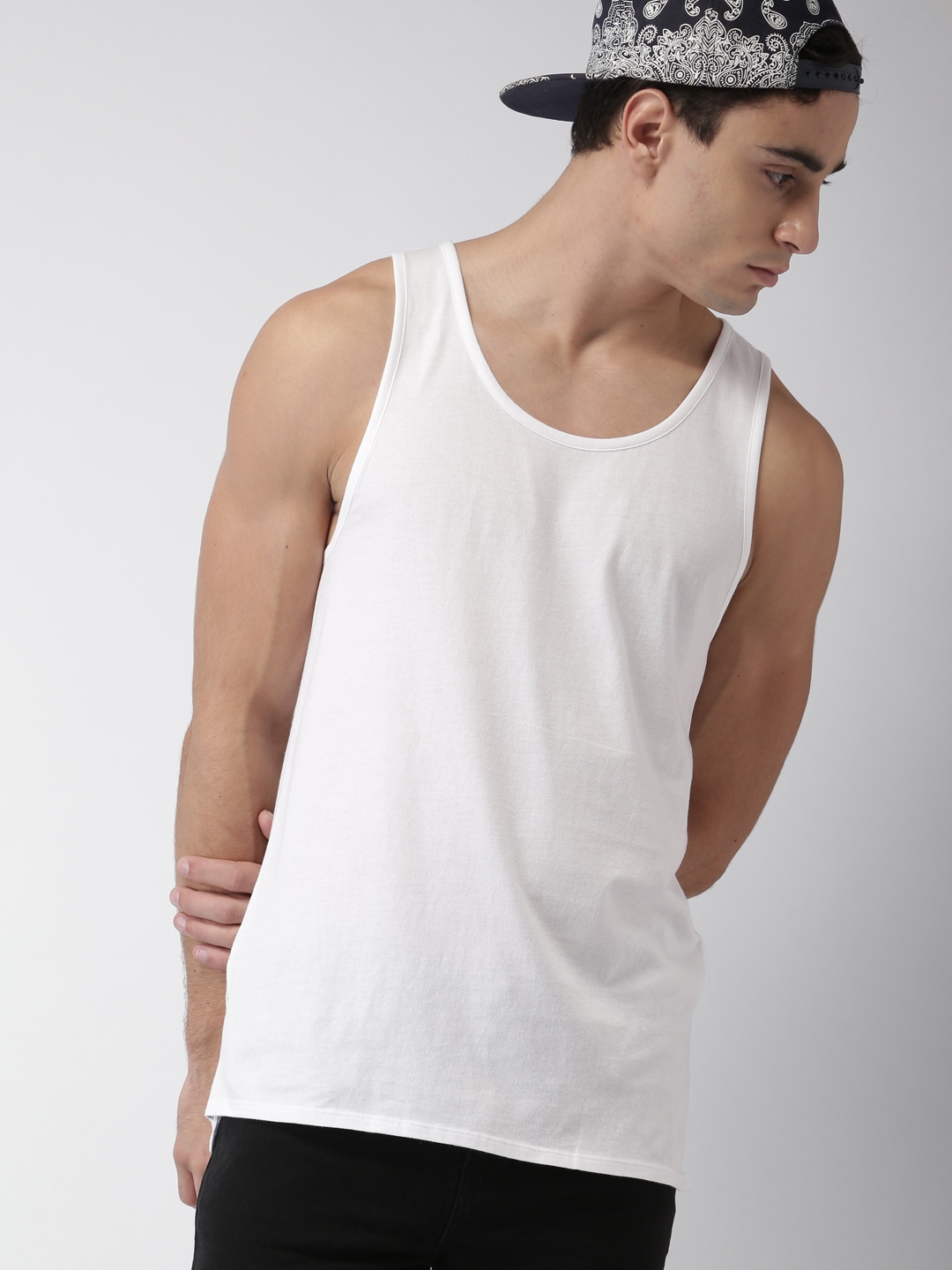 sleeveless t shirt mens myntra