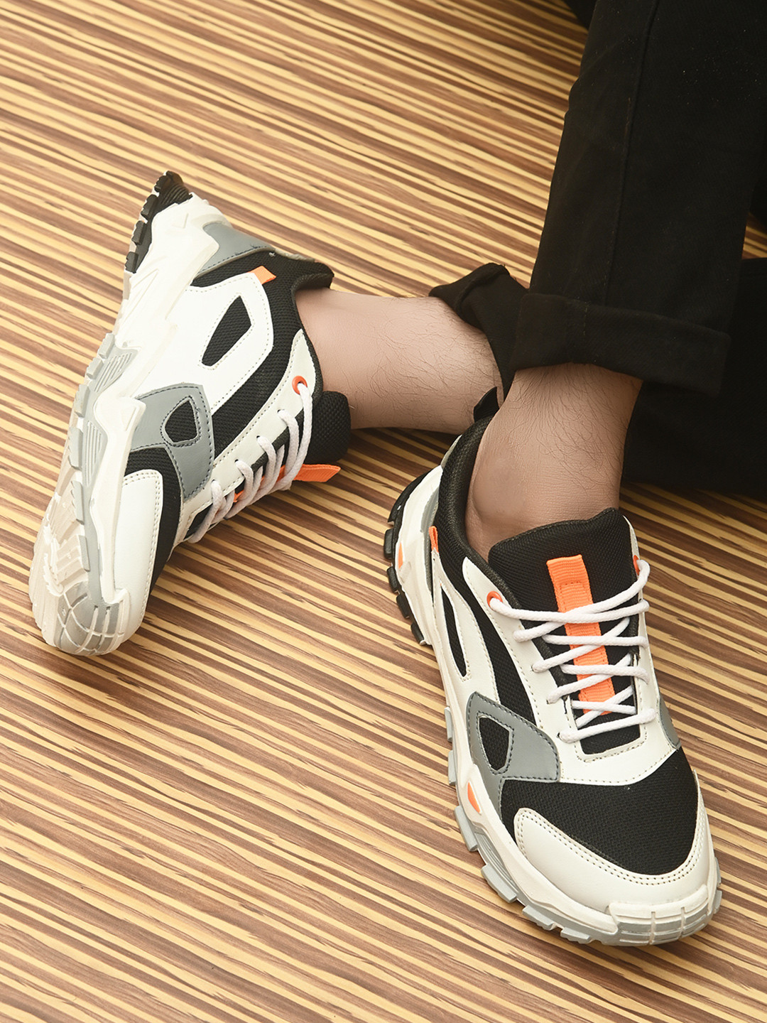 Roadster Men White & Black Printed Sneakers