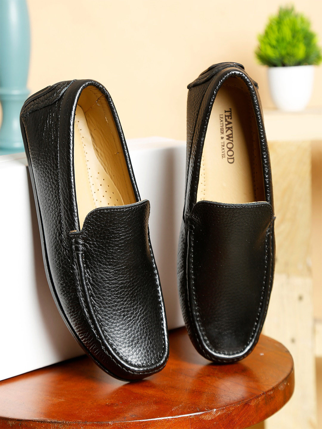 Teakwood Leathers Men Black Textured Leather Formal Loafer Shoes