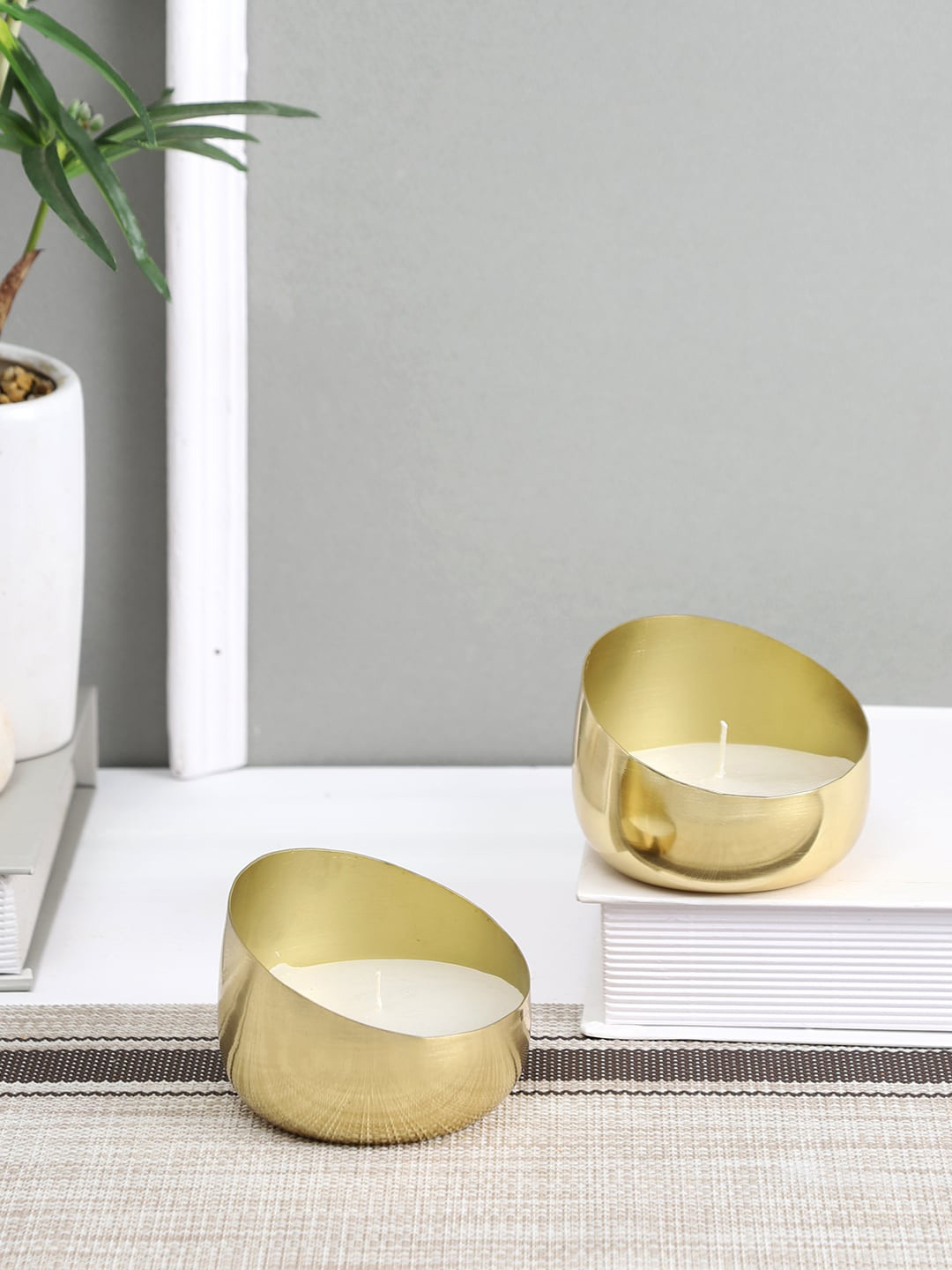 Aapno Rajasthan Handcrafted 2Pcs Smokeless 1 Wick Solid Geometric Regular Diyas Candles