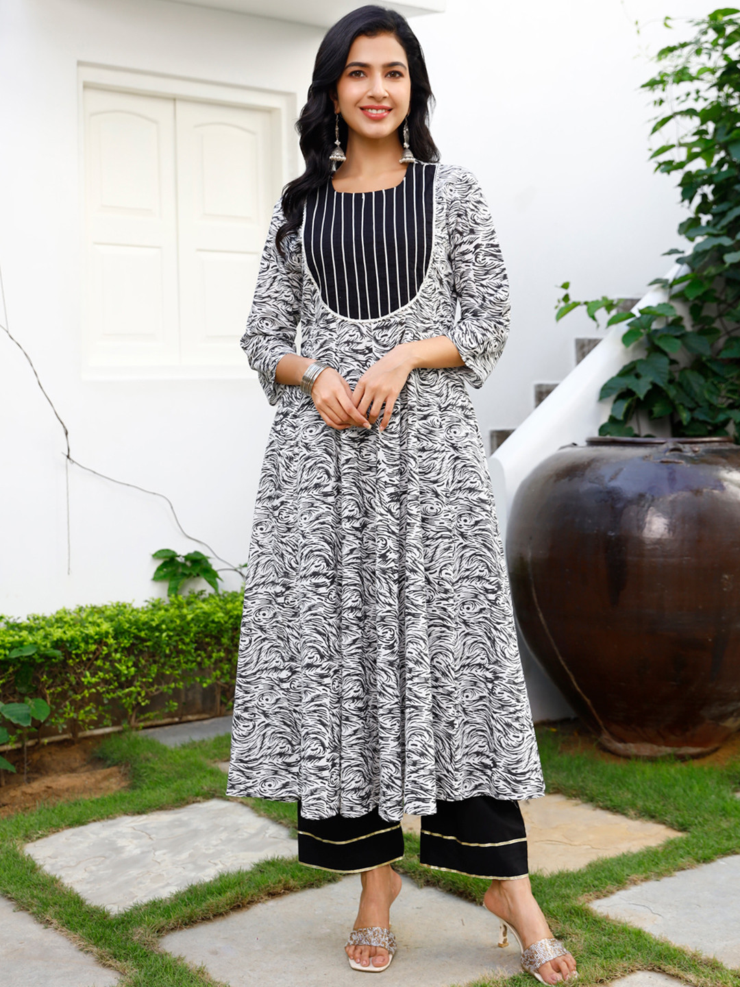 Ambraee Women White Printed Pure Cotton Kurta with Trousers