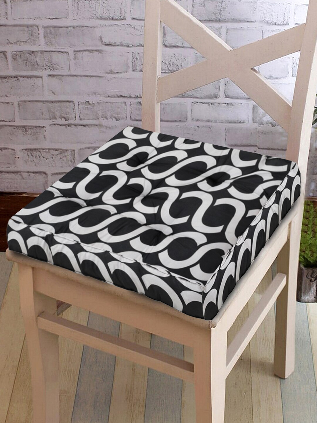 Kuber Industries Black & White Set of 4 Printed Square Chair Pads