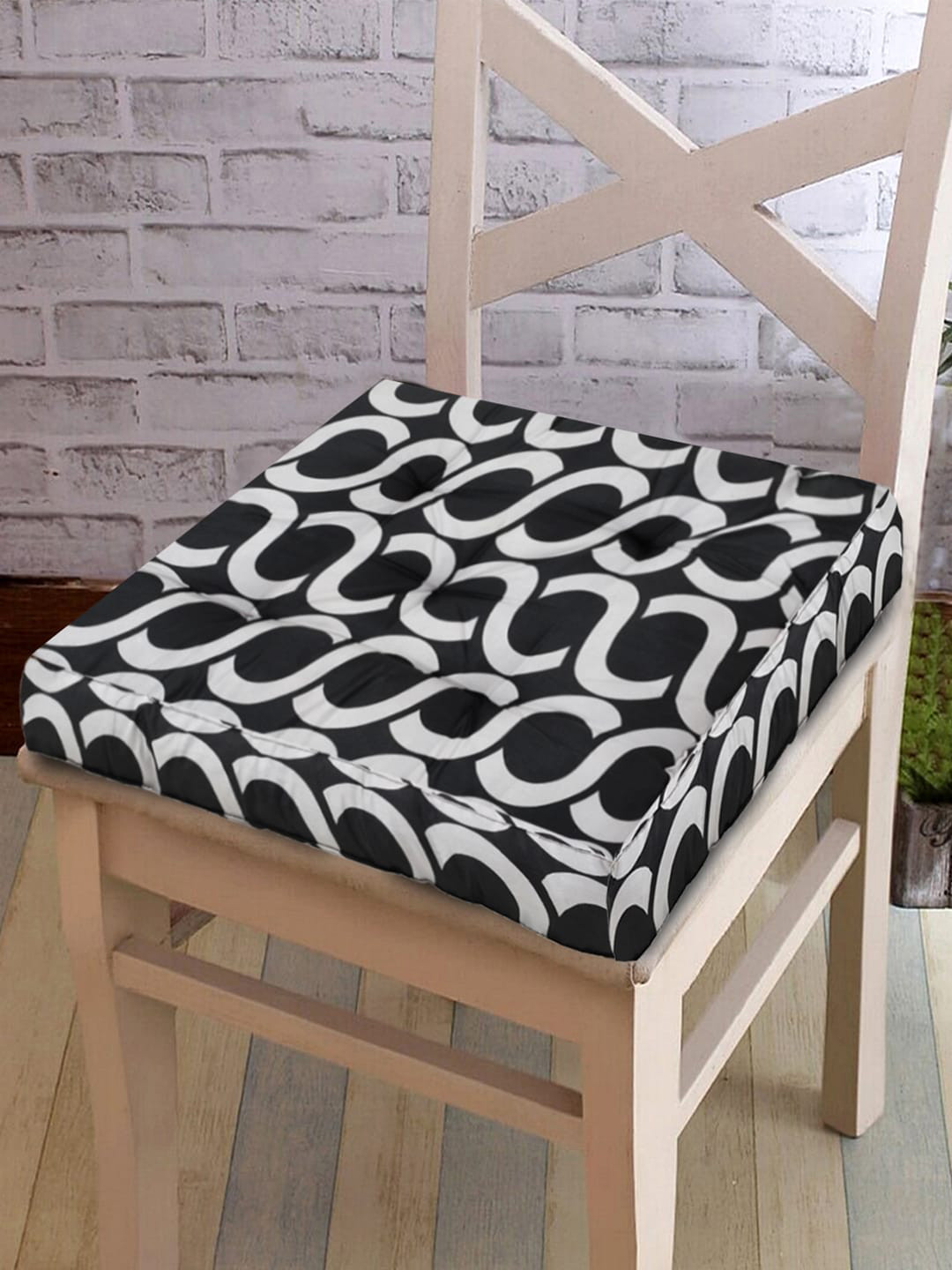 Kuber Industries Black & White Seamless Pattern Microfiber Square Chair Pad