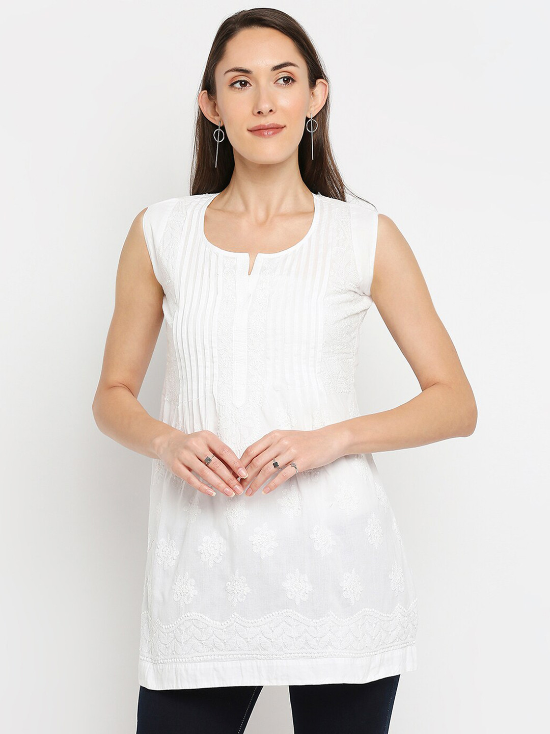 Indiankala4u White Embroidered Chikankari Pure Cotton Kurti