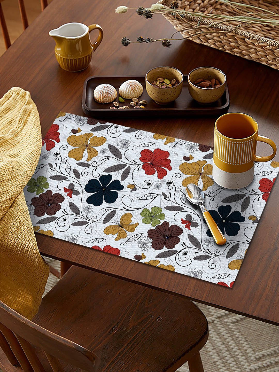 AEROHAVEN Set Of 4 White Floral Dining Table Placemats