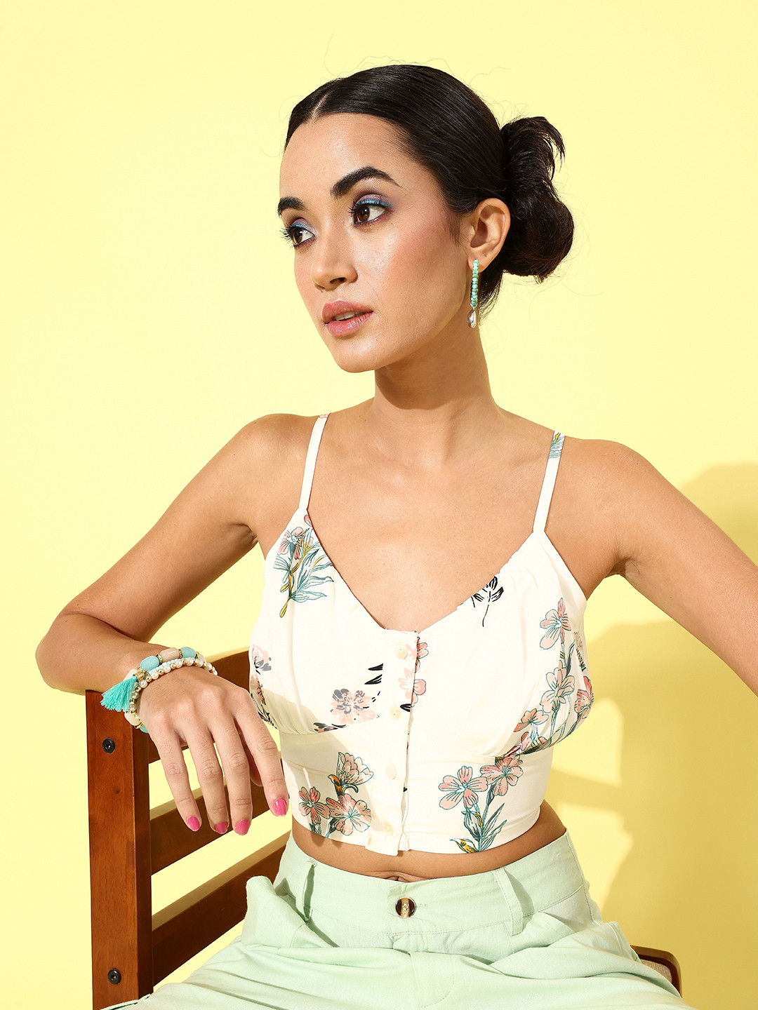 KASSUALLY Women White & Blue Floral Print Crop Cami Top