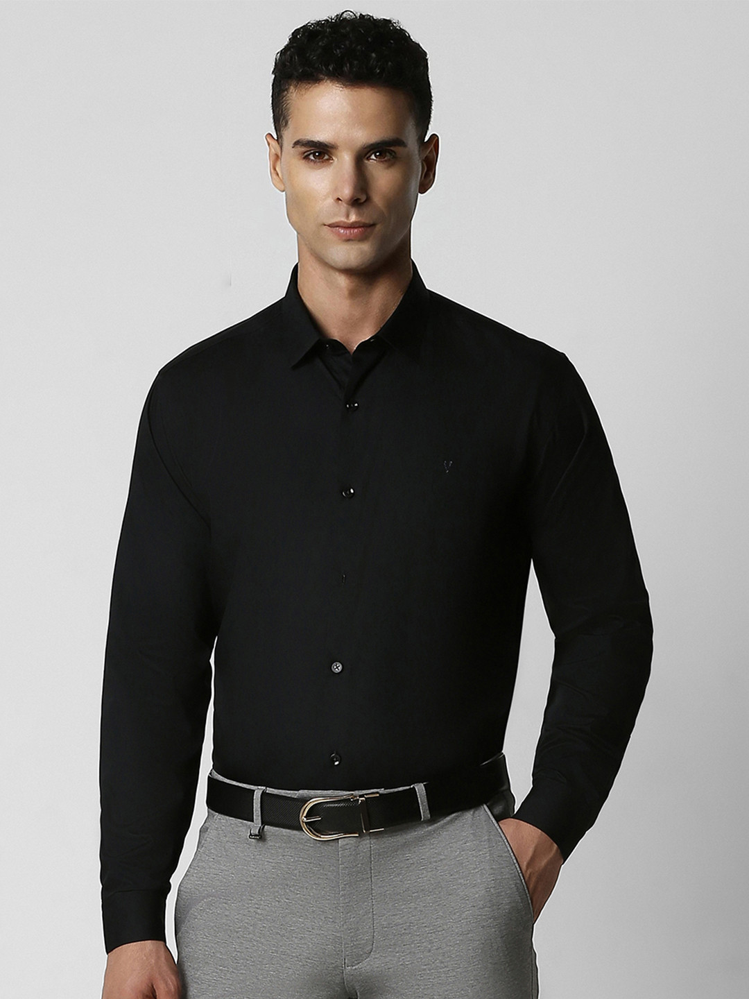 Van Heusen  Men Black Solid Slim Fit Formal Shirt With Roll-Up Sleeves