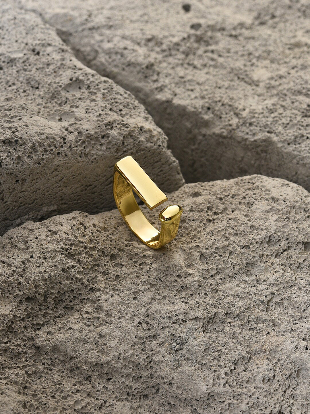 SOHI Gold-Toned Contemporary Ear Cuff Earrings