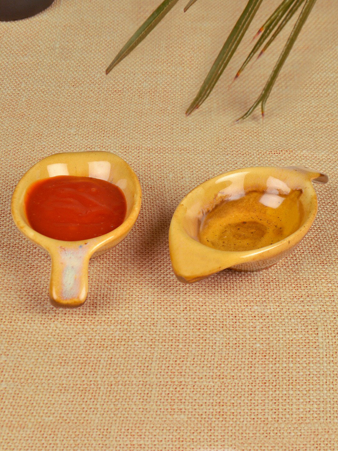 StyleMyWay Mustard Yellow Solid Leaf Shaped Ceramic Dip Bowls