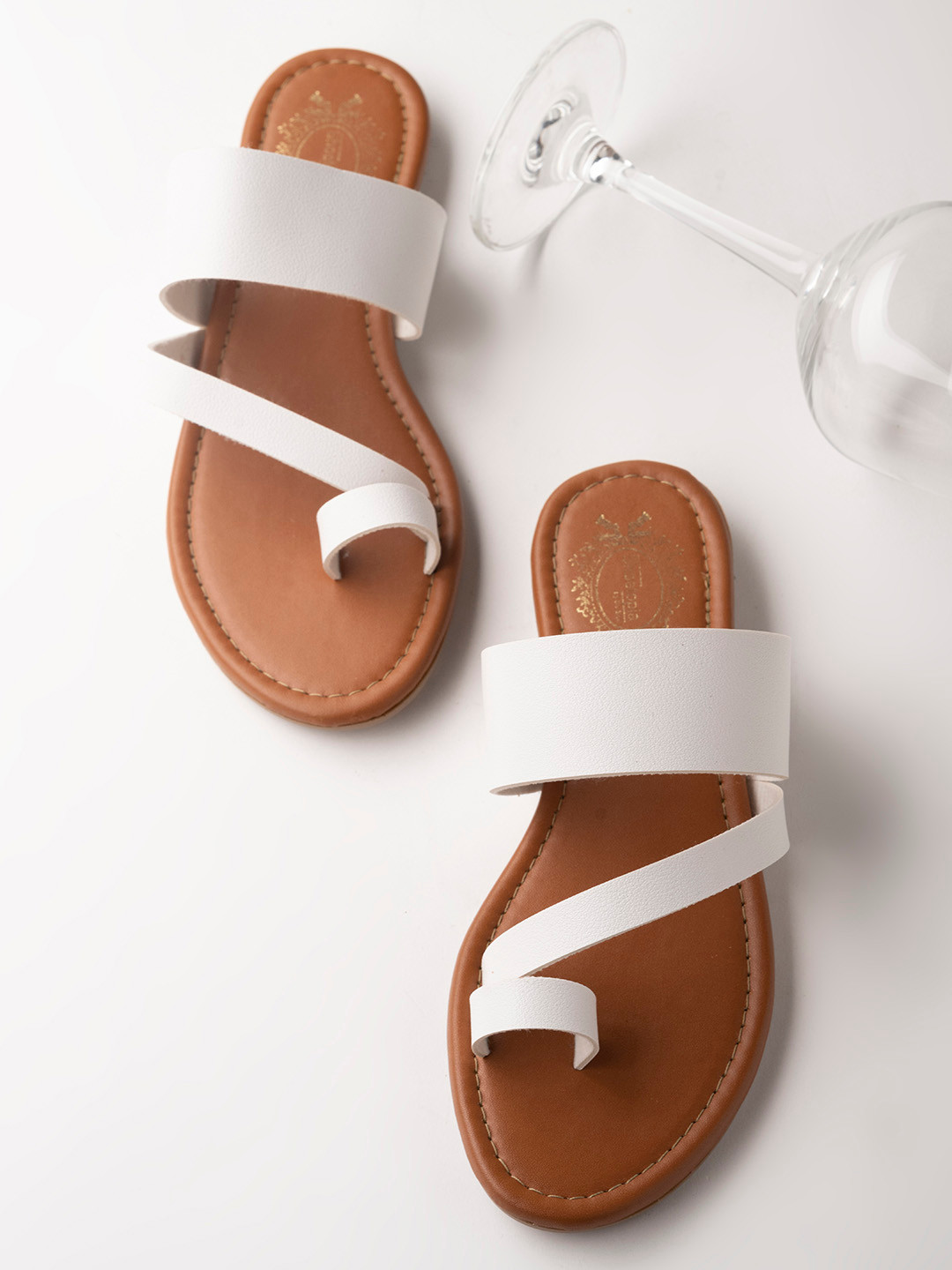 Shoetopia Girls White Colourblocked One Toe Flats
