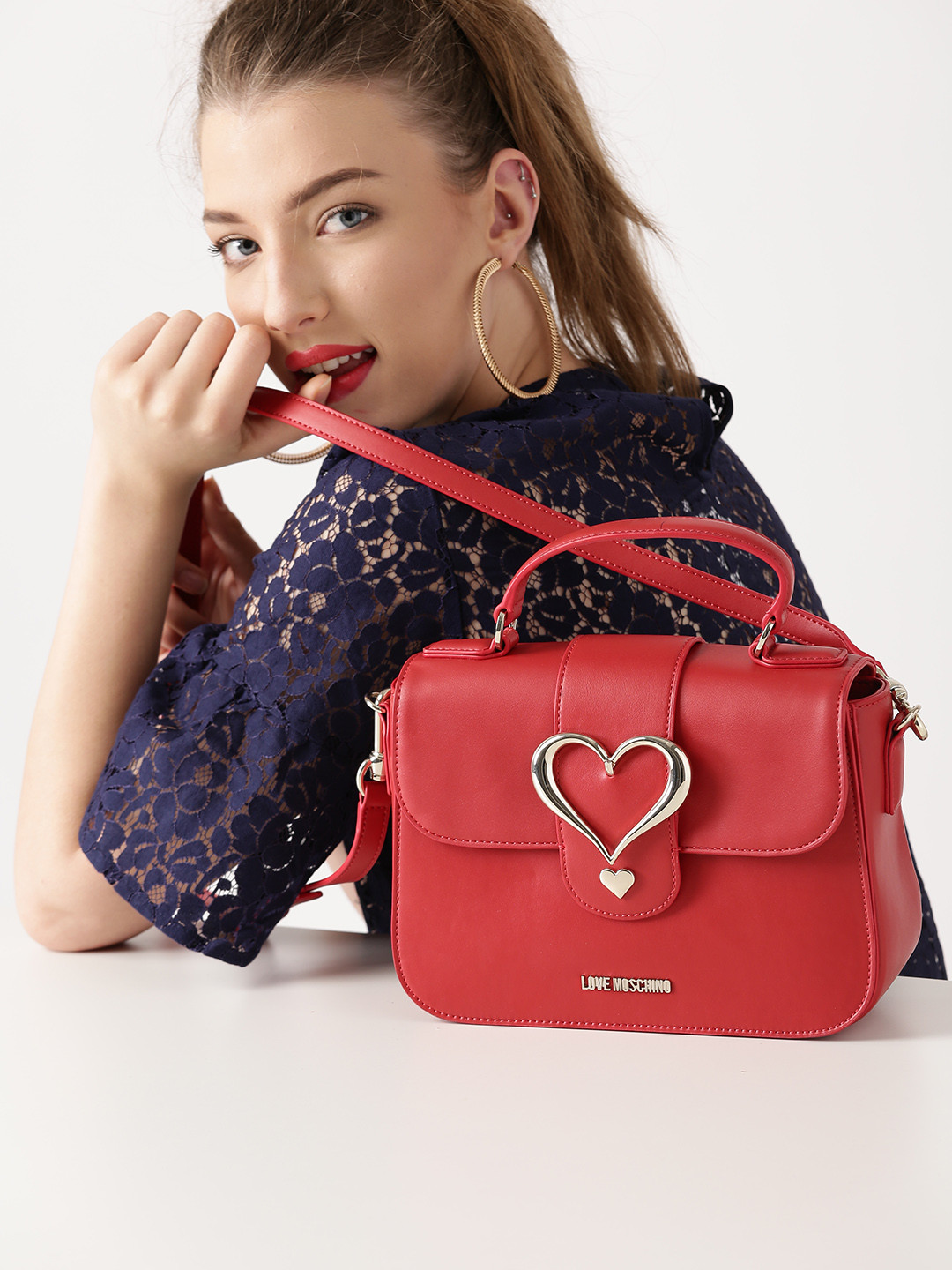 MOSCHINO ♡ 金具 ショルダーバッグ チェーン レザー 赤 レッド MOSCHINO モスキーノ バイカー ジャケット ライダース 斜め掛け