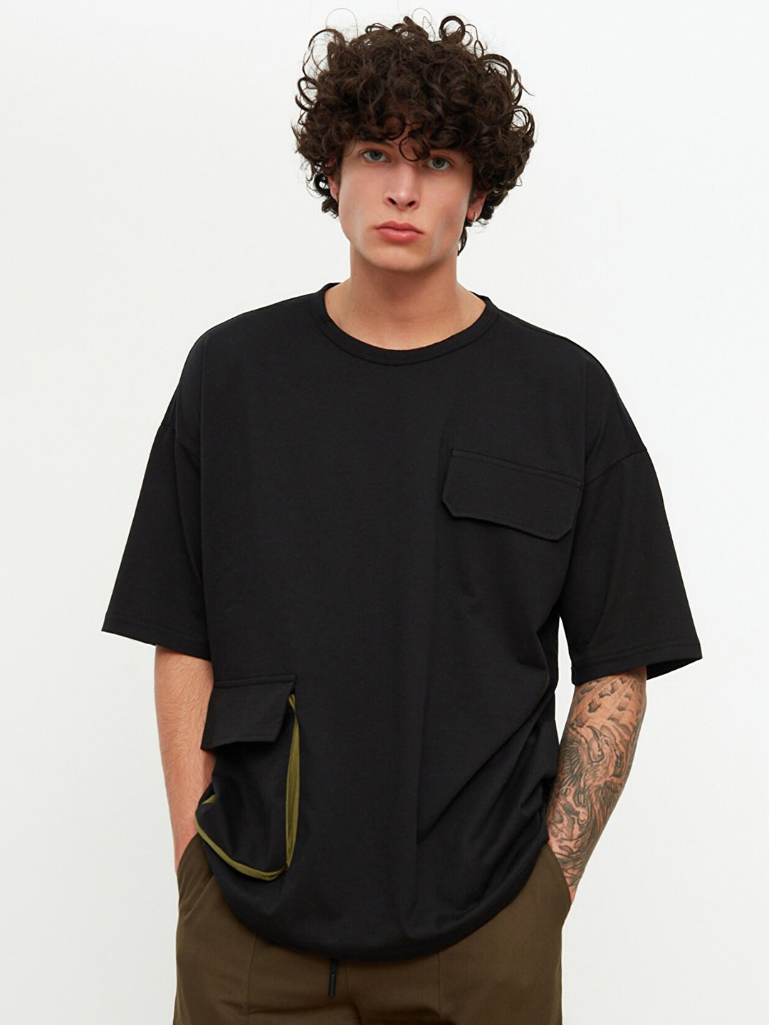 Trendyol Men Black Drop-Shoulder Sleeves T-shirt with Pocket Detail