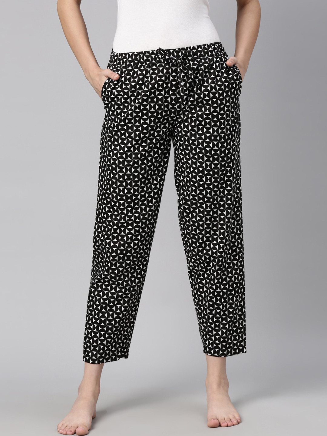 Curare Women Black & White Printed Pure Cotton Lounge Pants
