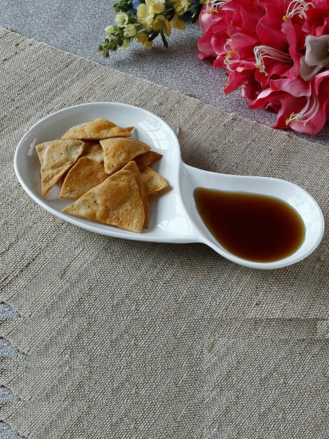 CLAY CRAFT White  Solid Capsule Platter