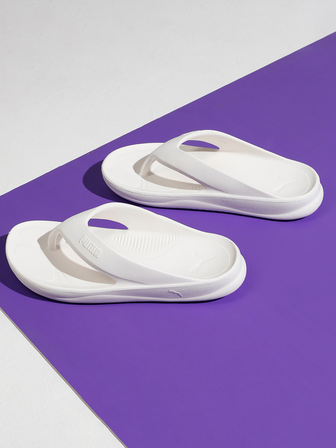 Puma Unisex Wave White Thong Flip-Flops - Image 1