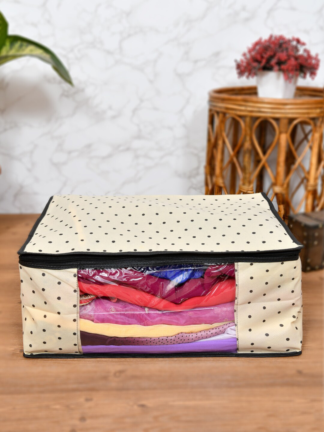 Home Fresh Cream Colored & Black Printed Foldable Rectangle Cloth Saree Organiser