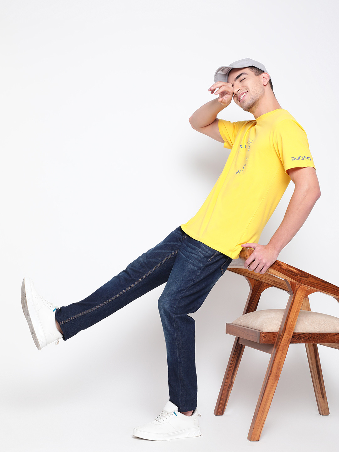 Belliskey Men Yellow & Blue Typography Printed T-shirt