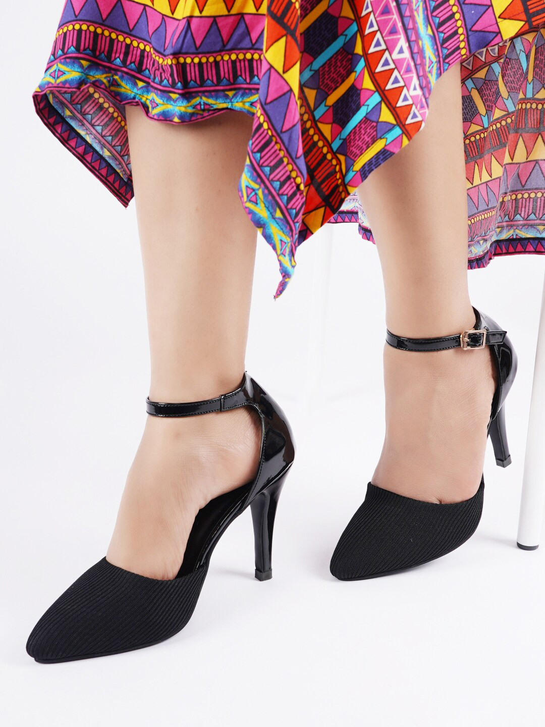 Rubeezz Black Solid Party Pumps
