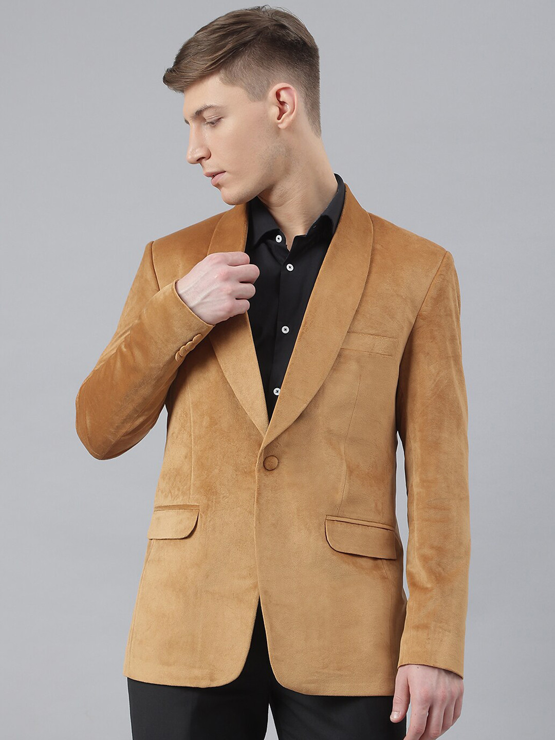 MR BUTTON Men Yellow Solid Slim Fit Velvet Single-Breasted Blazers