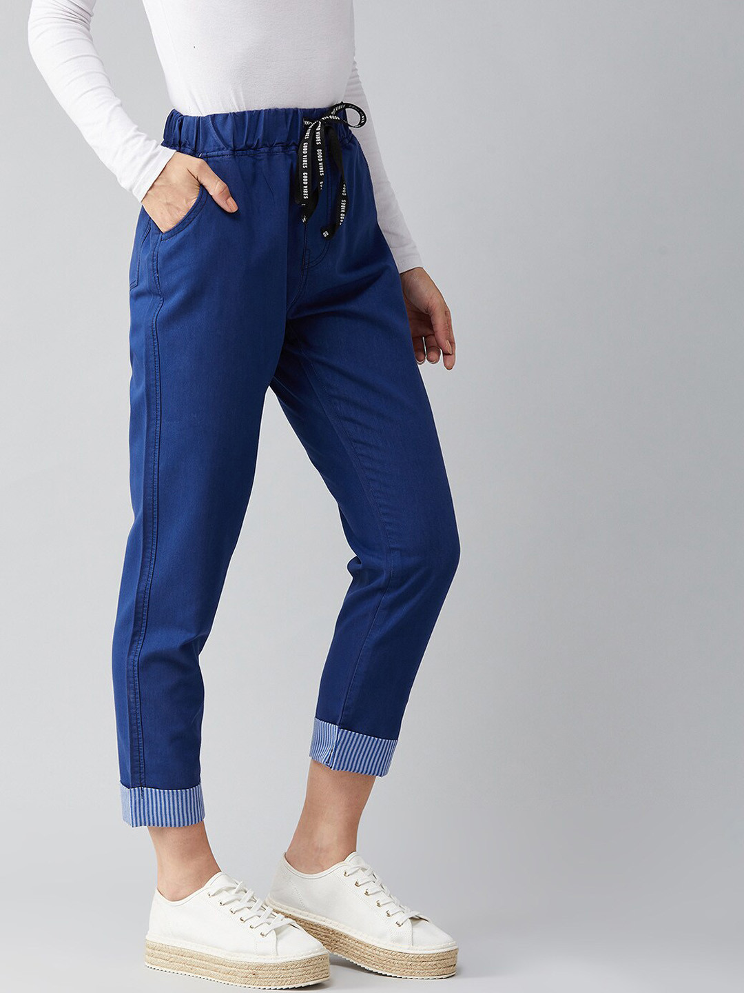 DOLCE CRUDO Women Navy Blue Cropped Jeans