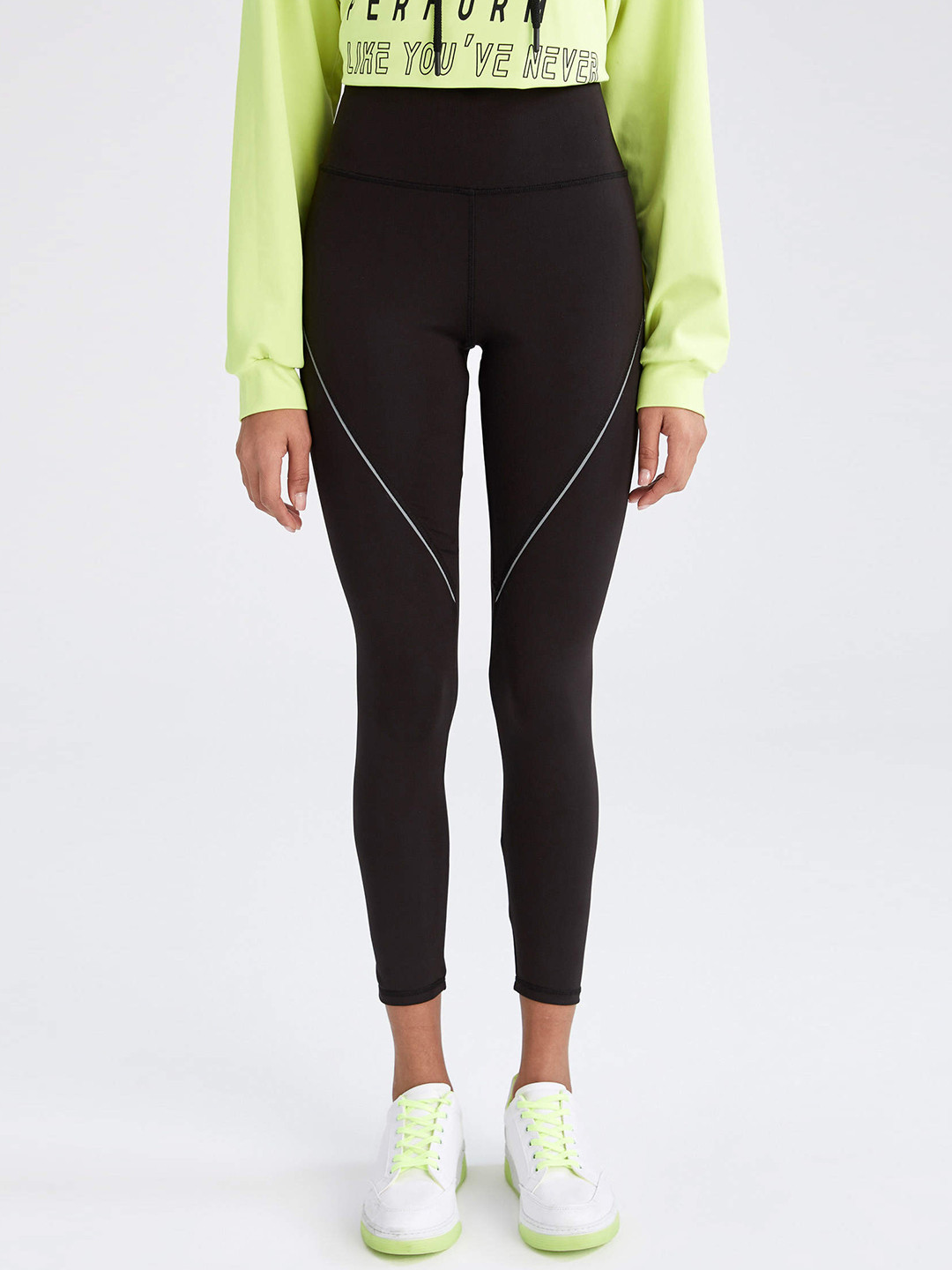 DeFacto Women Black Solid Quick Dry Reflector Print Training Tights