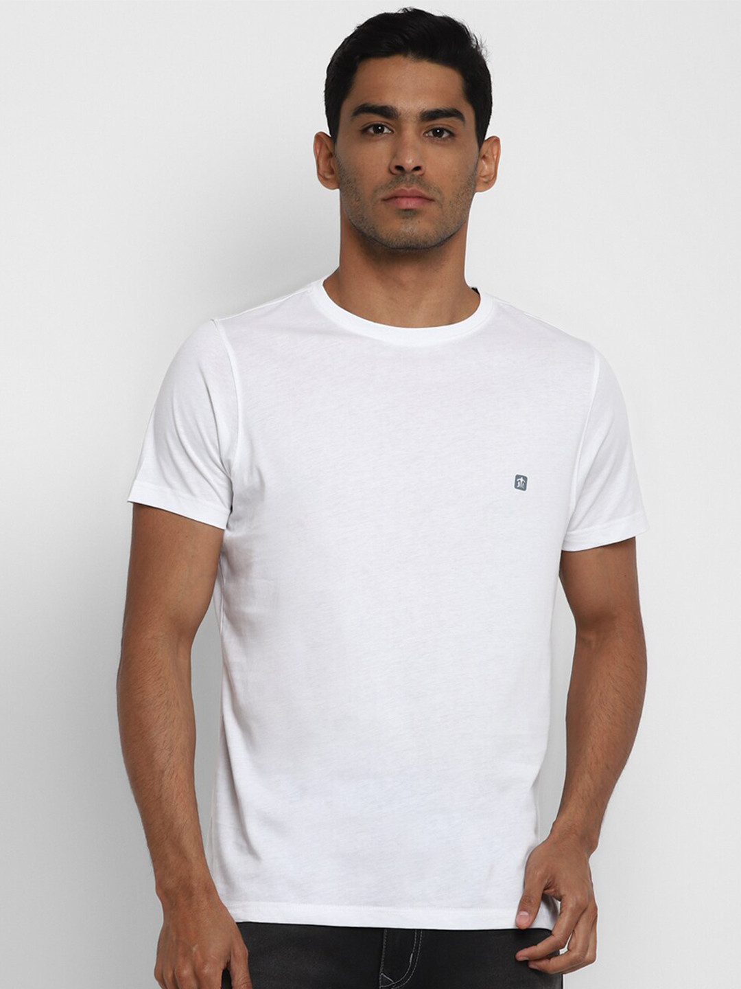 Turtle Men White Solid Round Neck Pure Cotton Slim Fit T-shirt