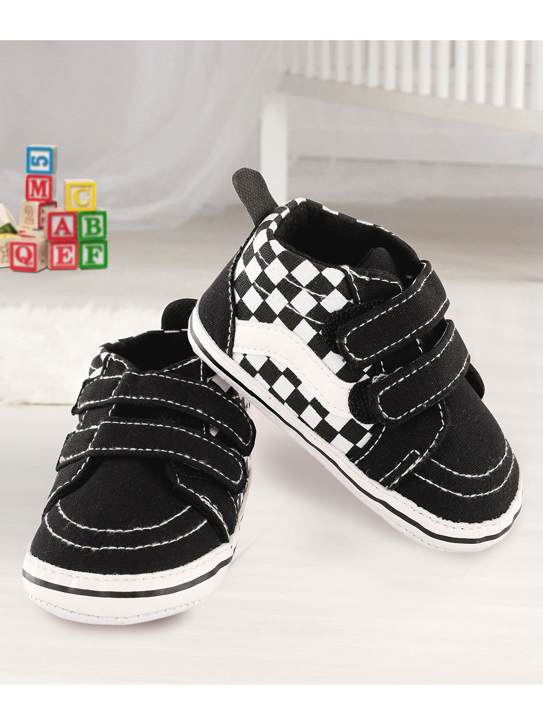 Baby Moo Infant Black & White Checkered Casual Booties
