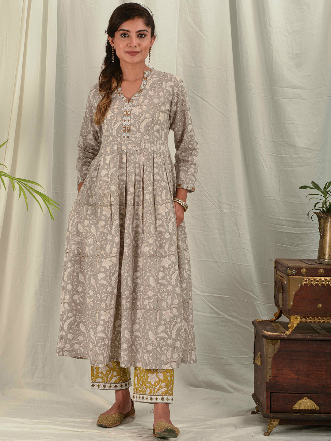 House of Dhaaga Women Silver-Toned & Off White Printed Block Print Cotton A-Line Kurta