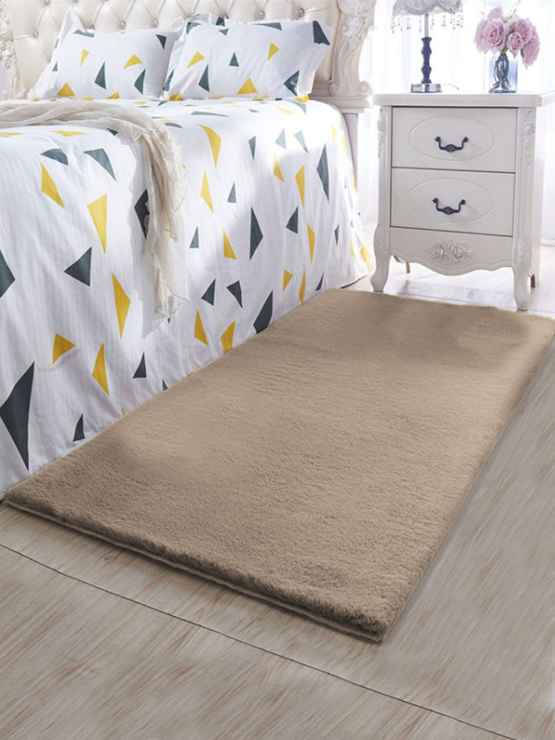 LUXEHOME INTERNATIONAL Taupe Runner