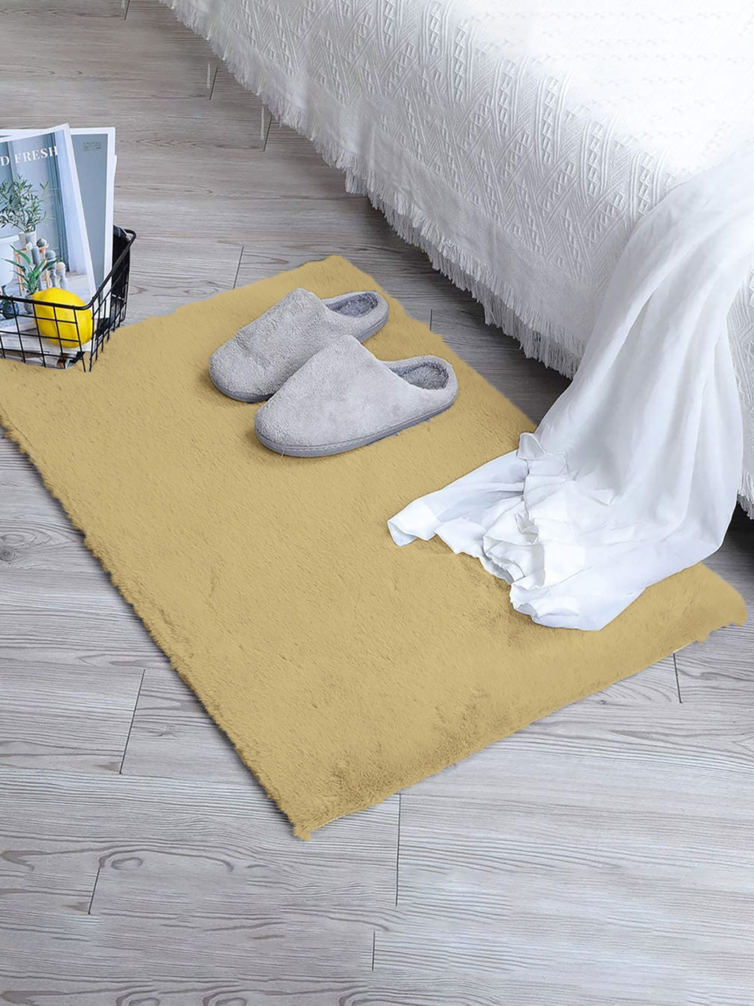 LUXEHOME INTERNATIONAL Unisex Gold-Toned Faux Rabbit Fur Rugs