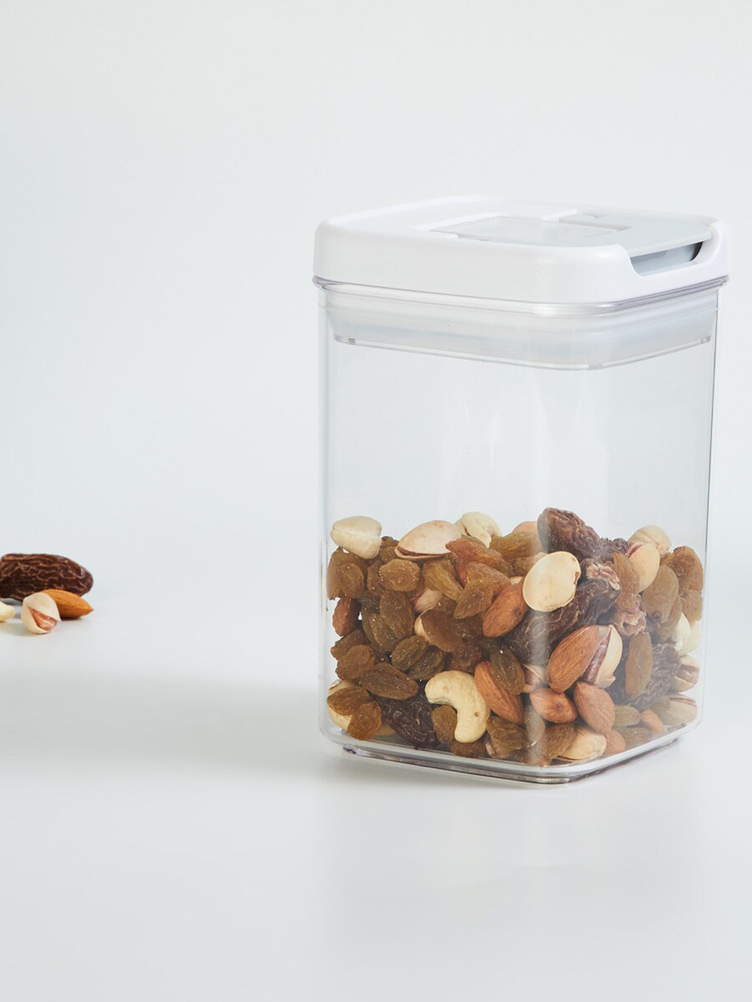 Home Centre Palestine Camden Transparent Glass Dishwasher Safe Flip Top Graduated Container-800ml