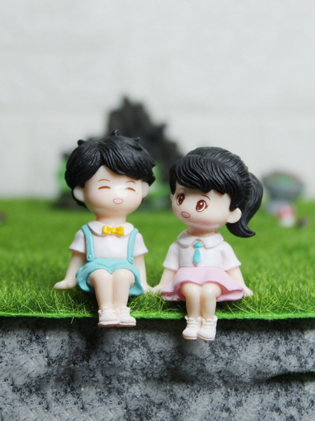 Wonderland Blue & Pink Sitting School Kids Garden Miniature Toys