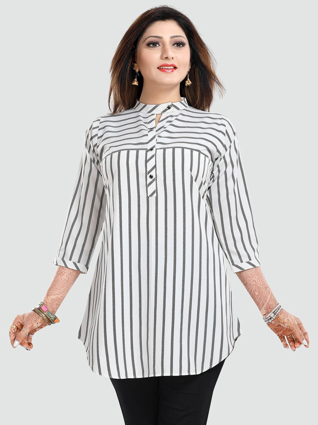 Saree Swarg White & Black Mandarin Collar Striped Tunic