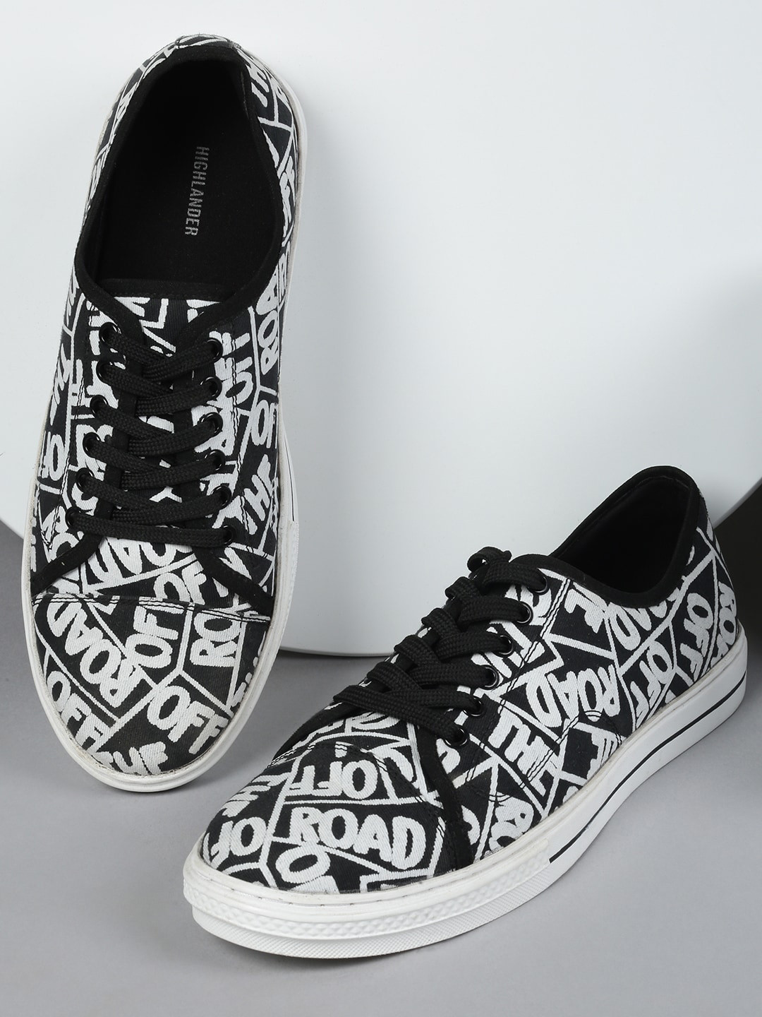 HIGHLANDER Men Black & White Printed Sneakers
