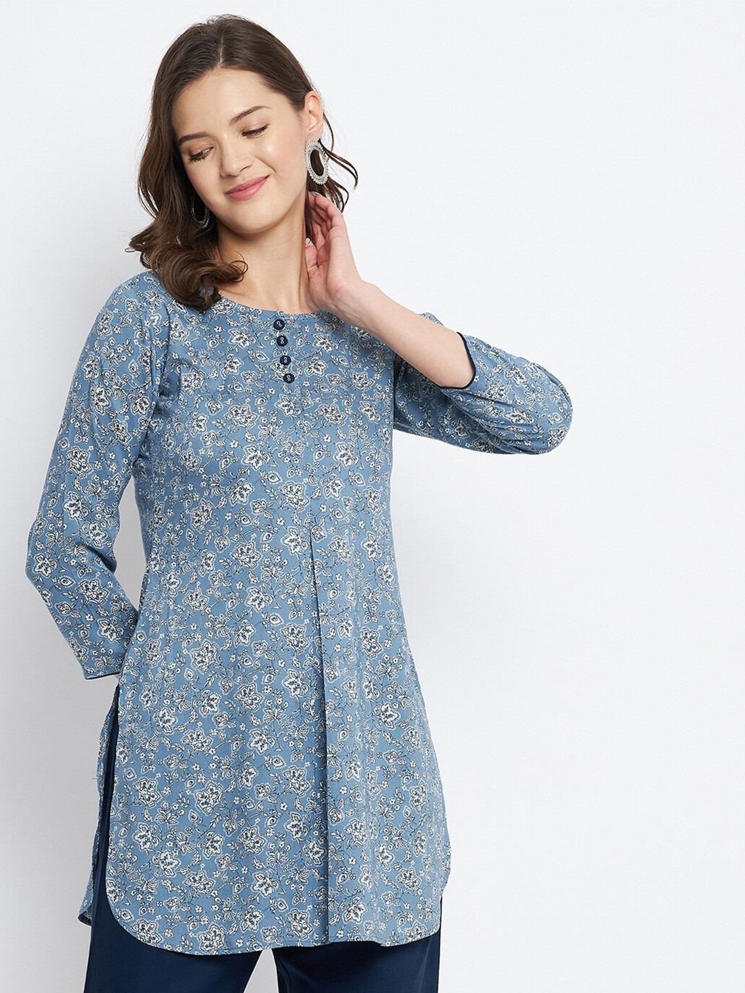 Tissu Women Blue & White Floral Printed Round Neck Kurti