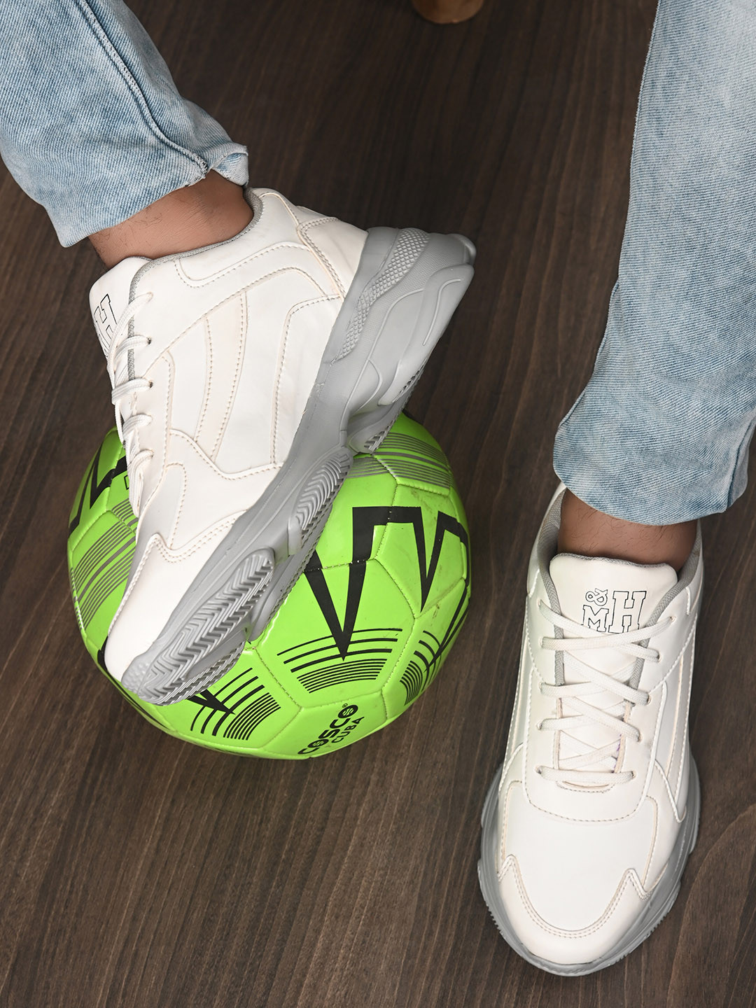 Mast & Harbour Men White Casual Sneakers